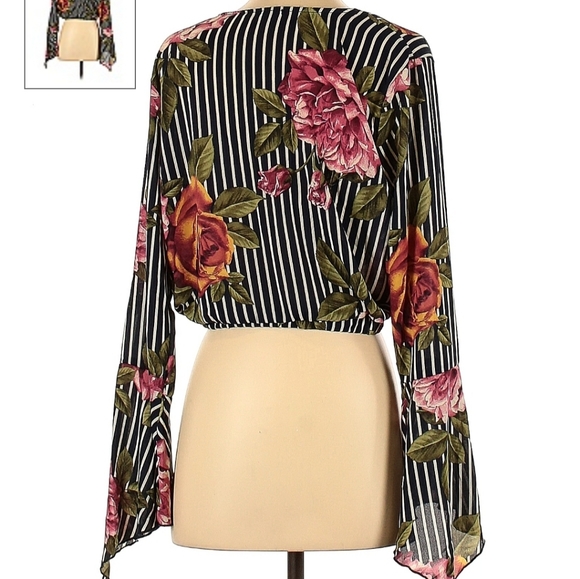 Charlotte Russe Floral Crop Top - Picture 2 of 5